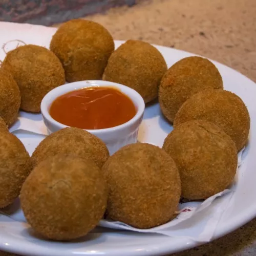 Bolinhos de Jiló c/ Provolone